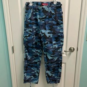 Supreme cargo shorts excellent condition